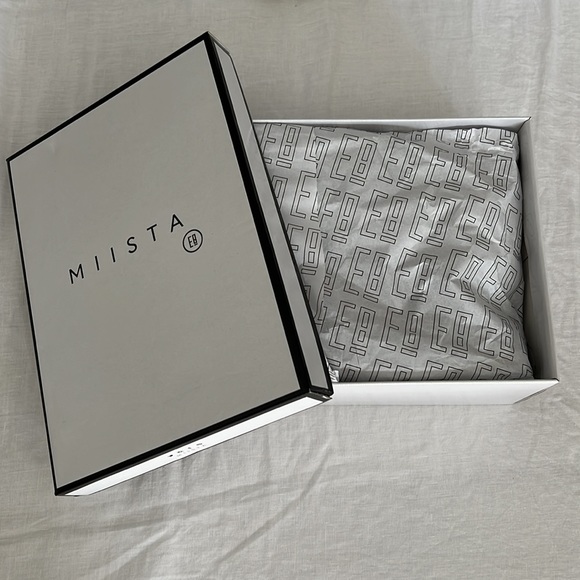 NIB MIISTA MODERN CHUNKY-HEELED BLACK LOAFERS W/TREAD SOLE (39/9) - Picture 6 of 13